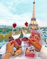 Без бренда «Свидание на фоне Эйфелевой башки» в Вологде